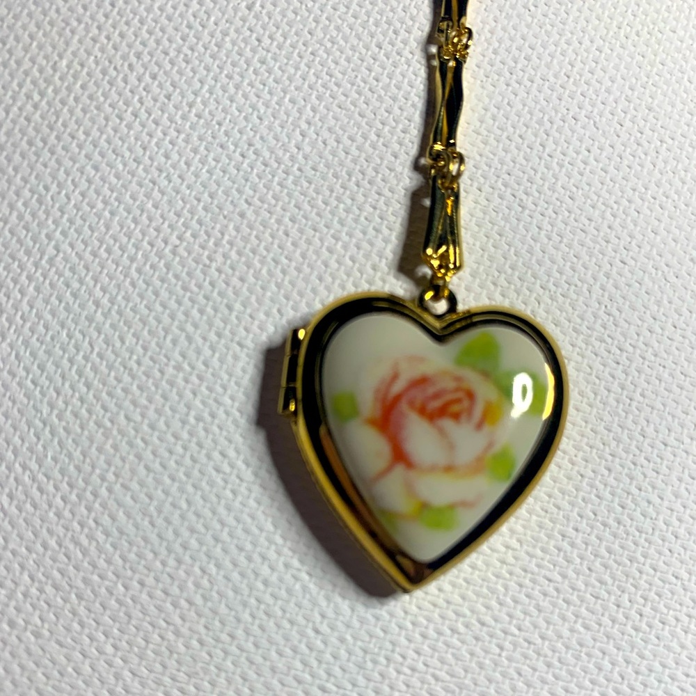 Avon Vintage Porcelain Heart Locket